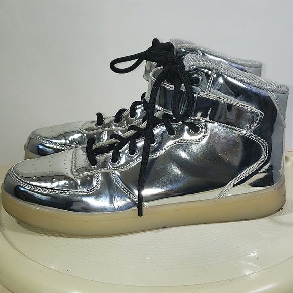Vintage Silver Shinny High Tops| Costume Shoes| Size 38 (8 US) - Picture 5 of 7
